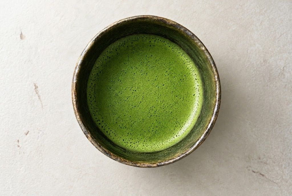 茶碗に点てられた抹茶を真上から見たところ